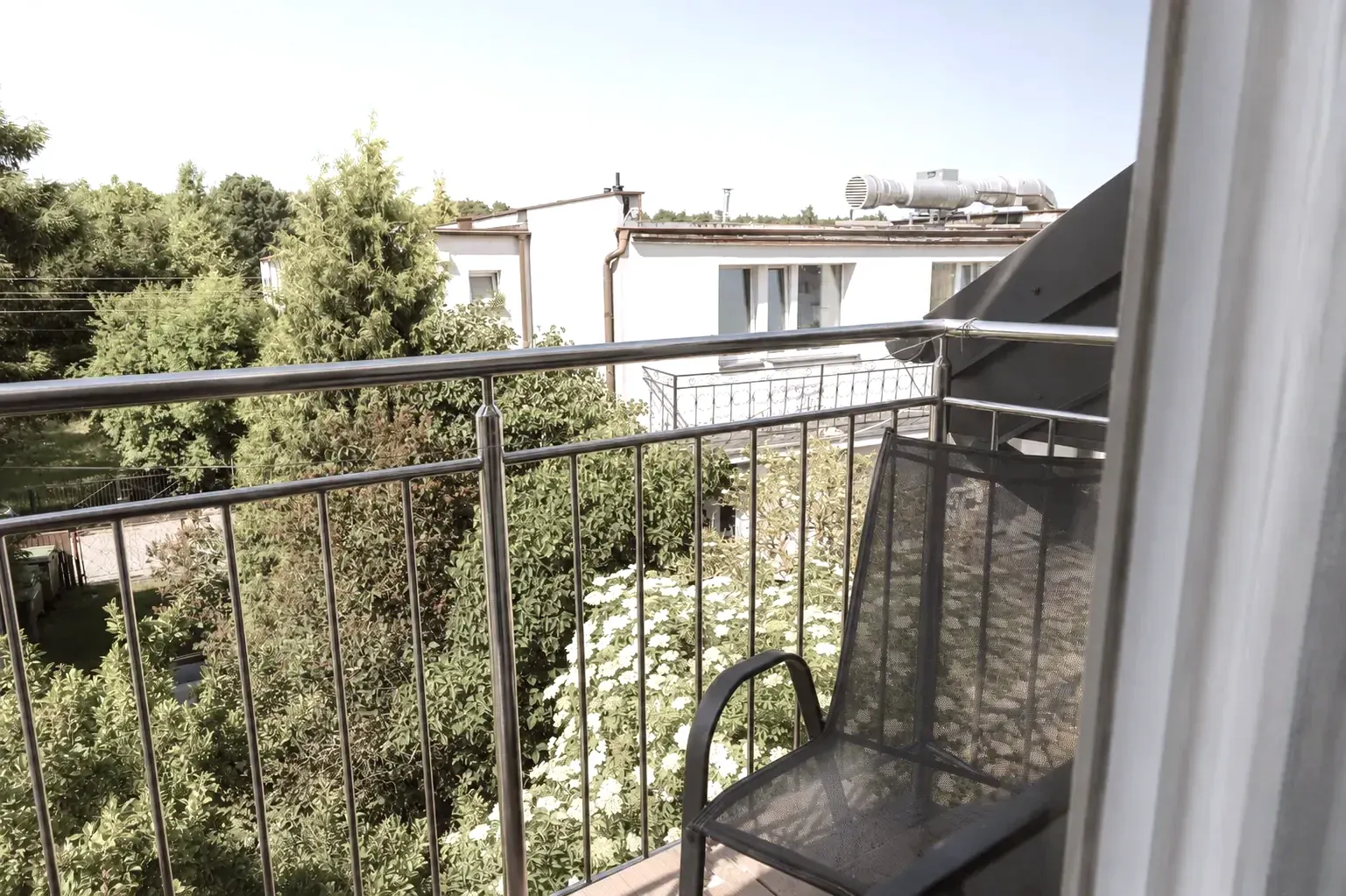 Balkon z widokiem na ogród - SolMare Karwia